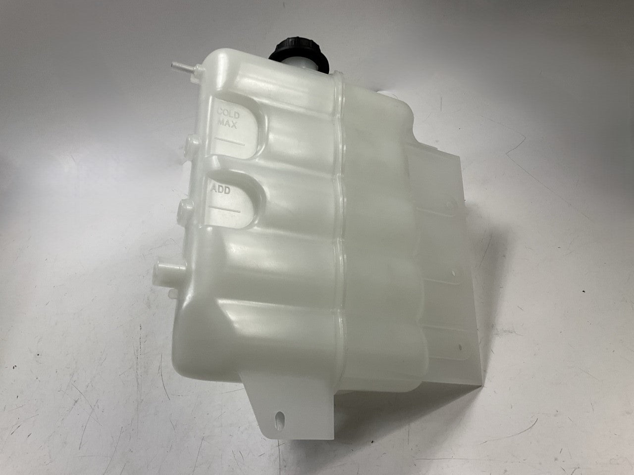 Automann 575.1032 Radiator Coolant Reservoir For International 9200 9400 9900
