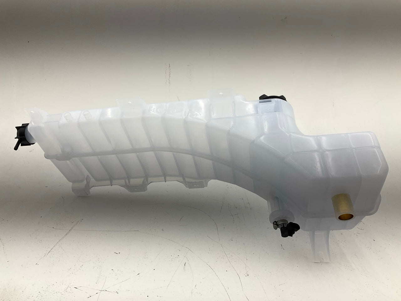 Automann 575.1082 Radiator Coolant Reservoir For Volvo VN VNL, Mack CHU CHX GU