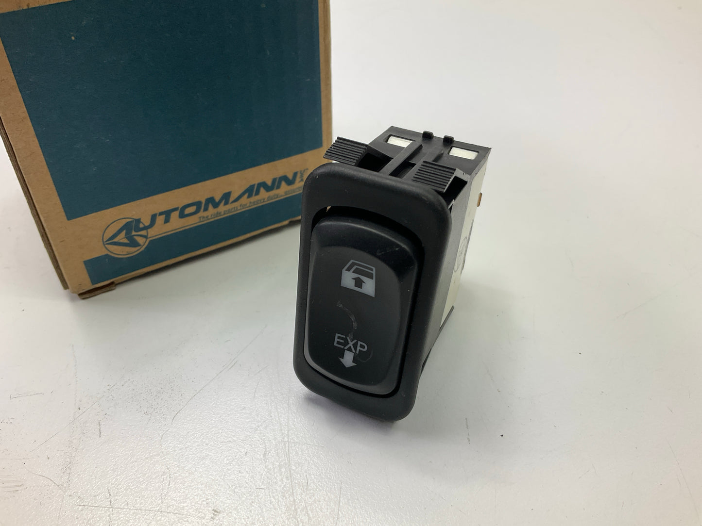 Automann 577.46502 Driver Side Window Switch For 2005-2011 Freightliner Argosy