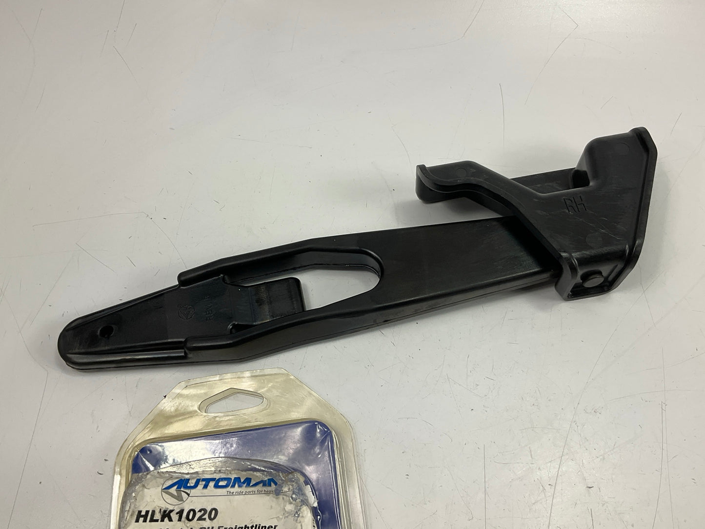 Automann HLK1020 Right Hood Latch For 2003-2008 Freightliner Columbia