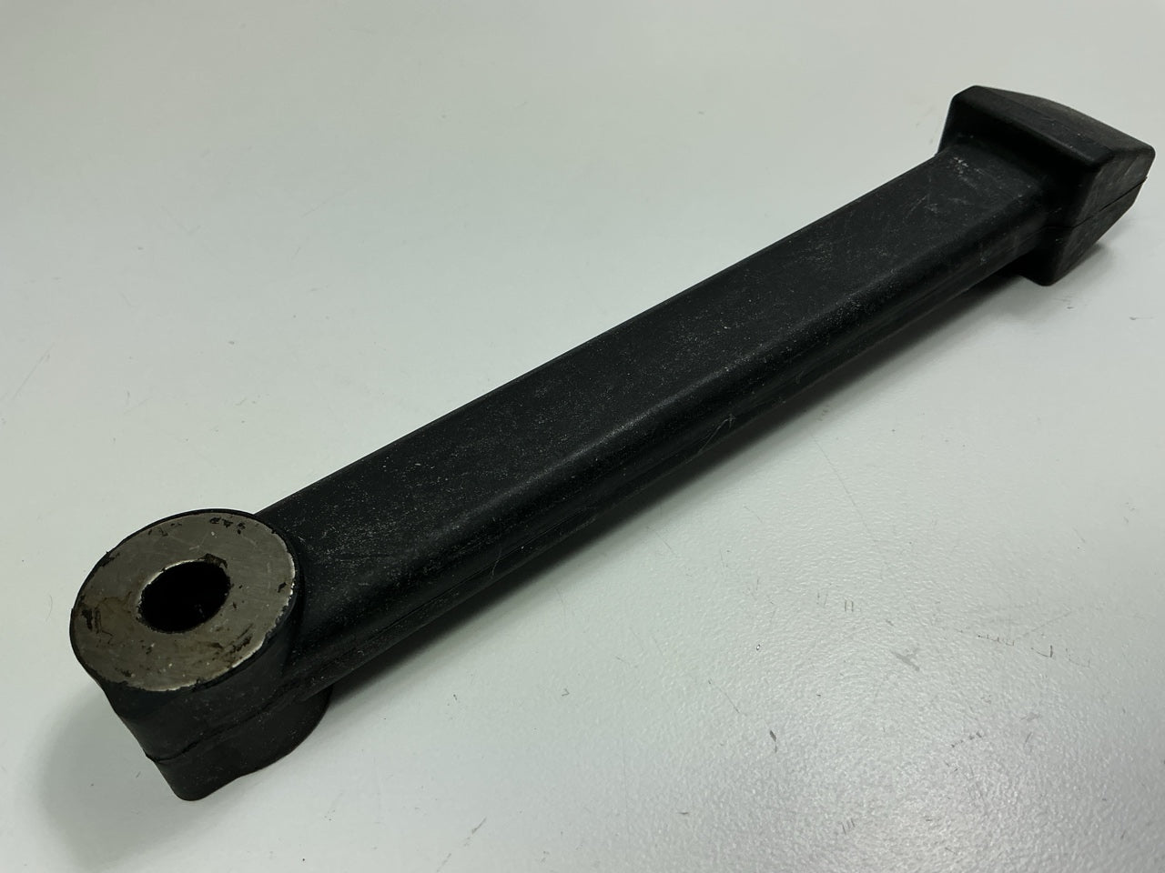 Automann HLK1023 Hood Strap Replaces International # 1665588C1 3577832C1