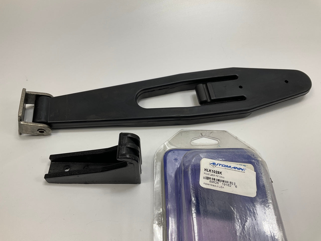 Automann HLK1028K Hood Latch For Volvo Truck V1118205, 1118205