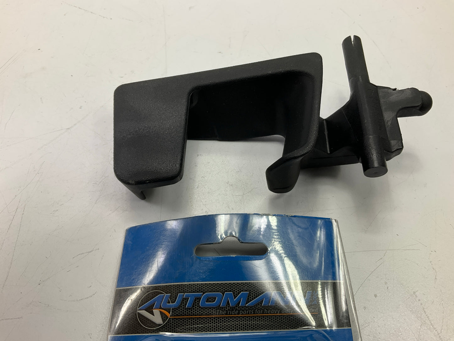 HLK2146 - Front Right Interior Door Handle For 08-13 Freightliner Cascadia