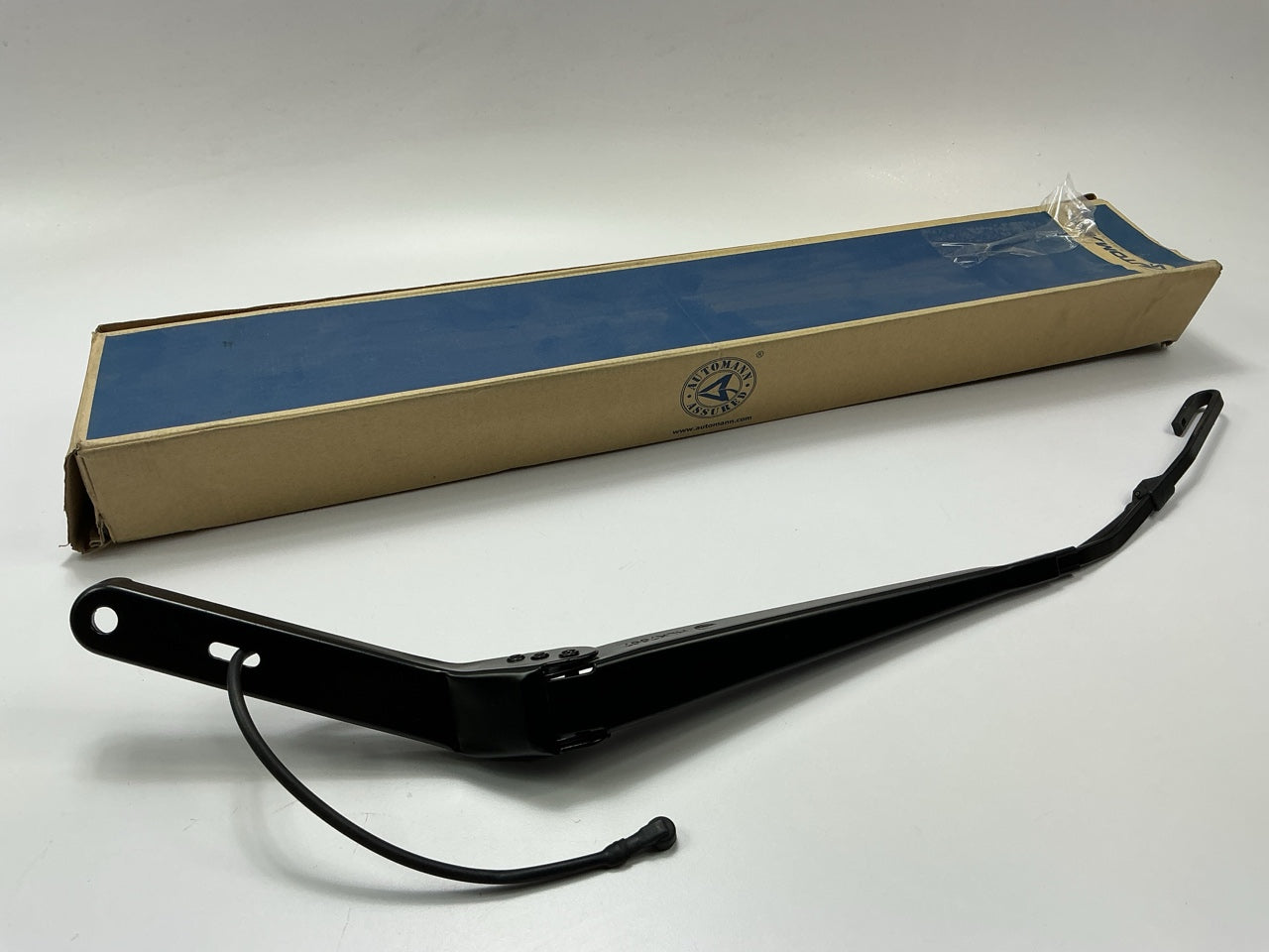 Automann HLK7007 Windshield Wiper Arm For Volvo VN Series