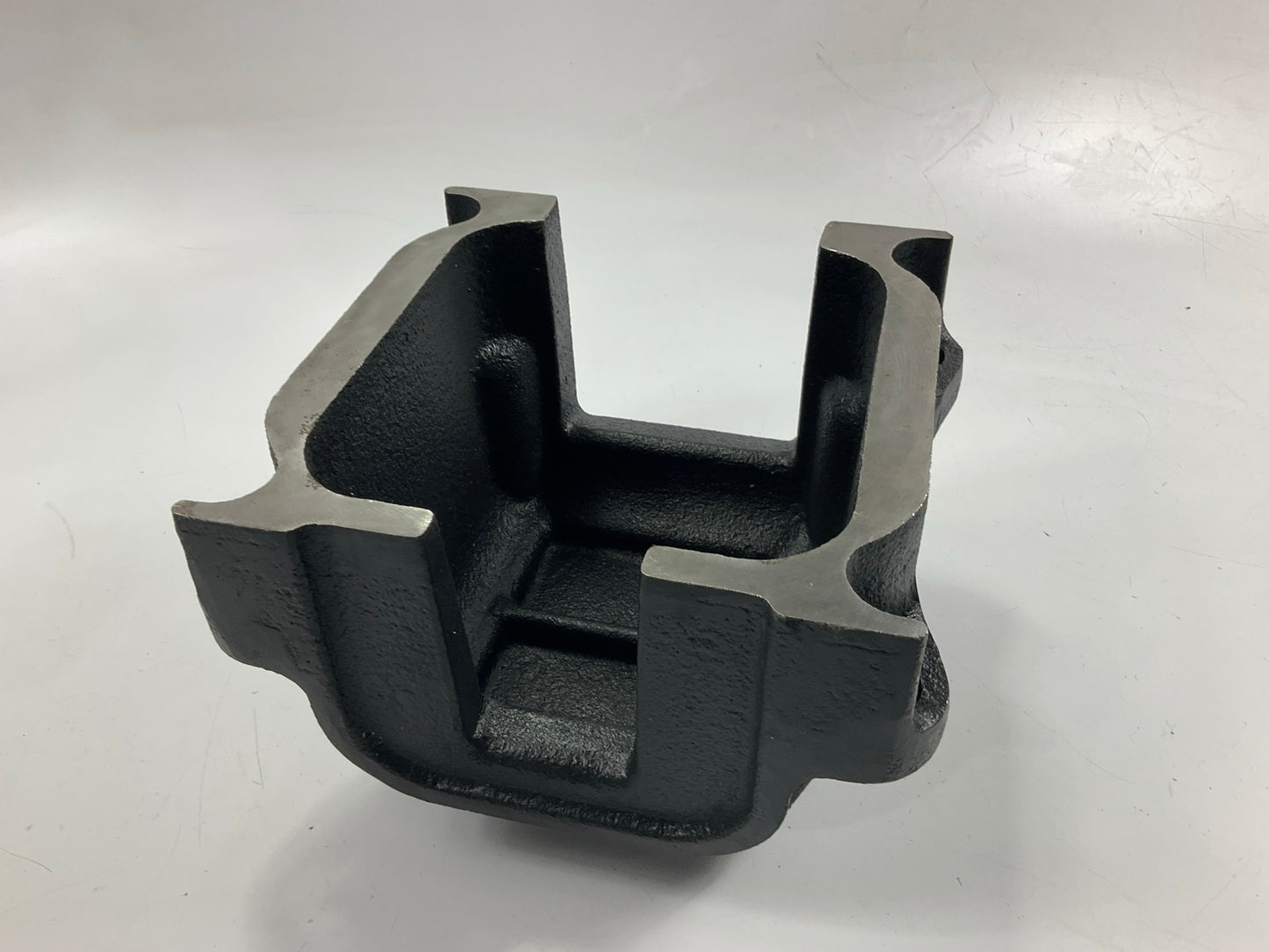 AUTOMANN M1070 Trunnion Cap, 1-1/8'' Dia X 6.0'' Length Type 1 For Trailer Springs