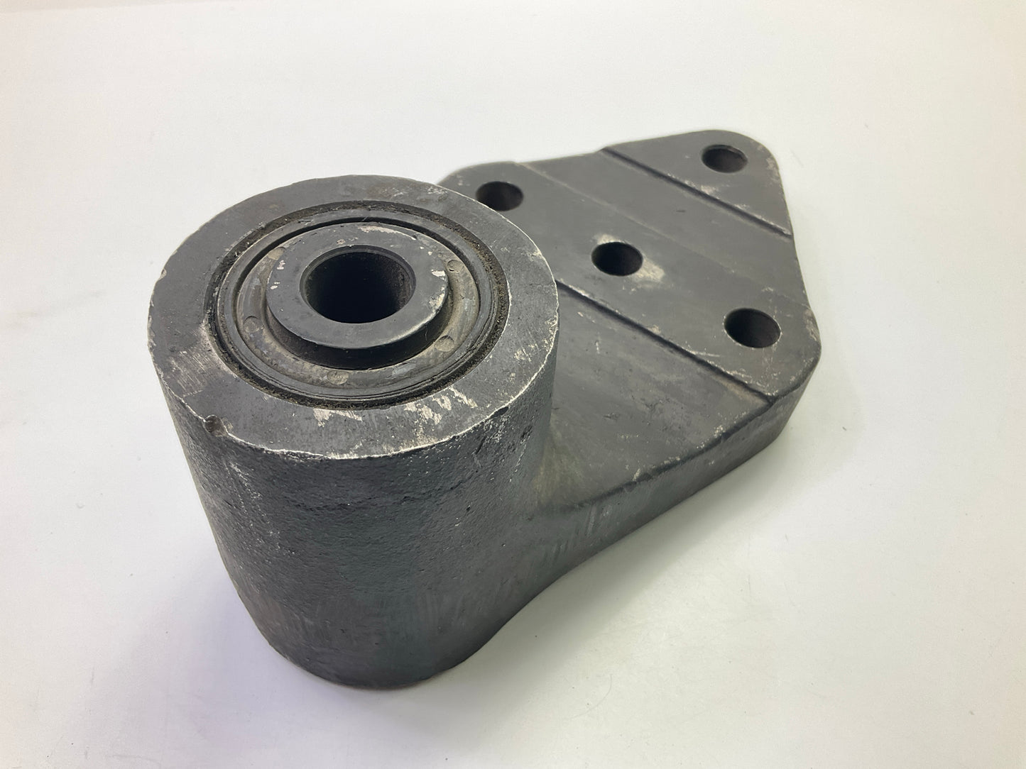 Automann M1483A Leaf Spring Hanger Replaces Freightliner # A1614019002
