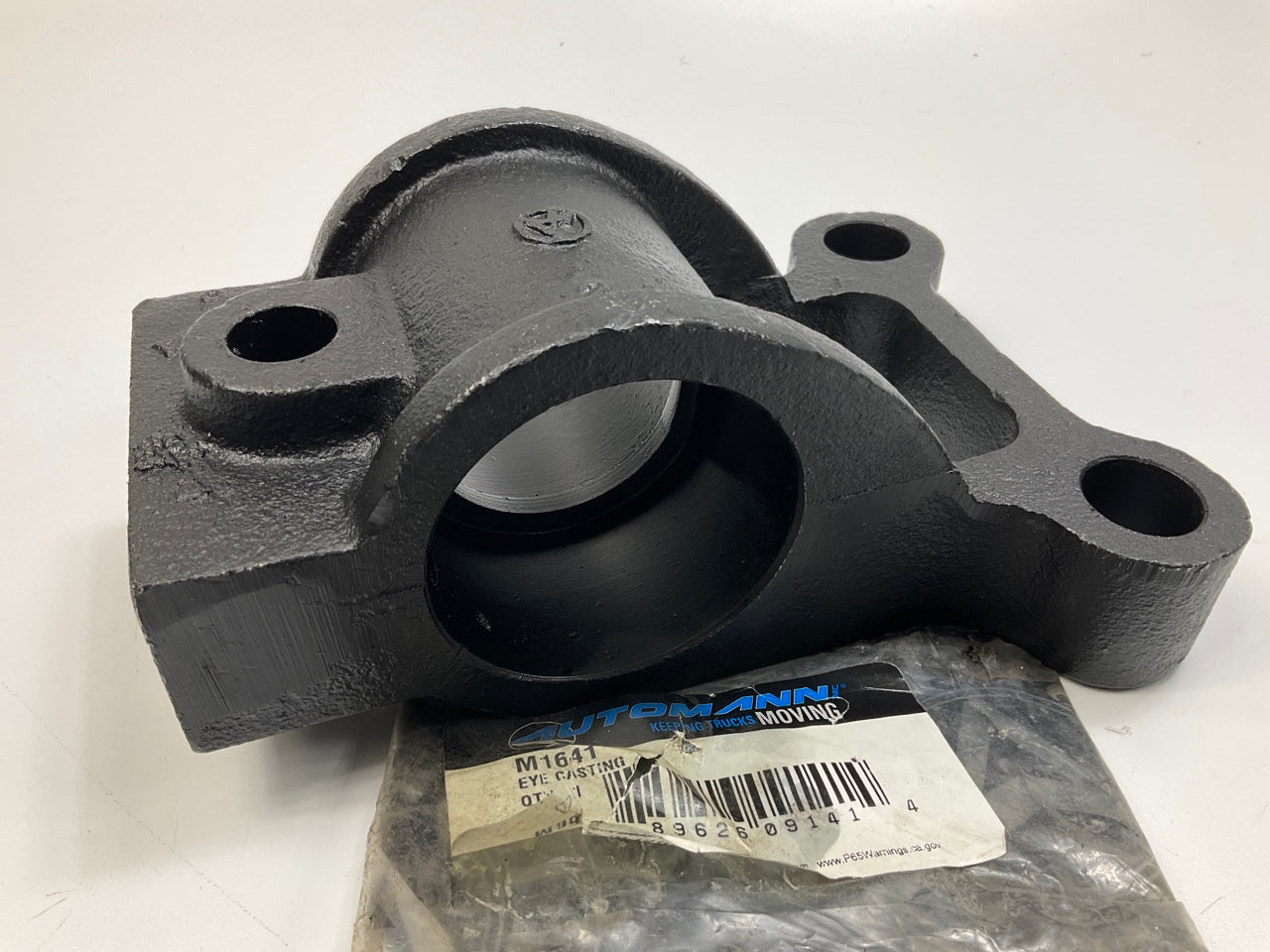 Automann M1641 Cast Suspension Leaf Spring Eye Replaces Peterbilt 03-05117