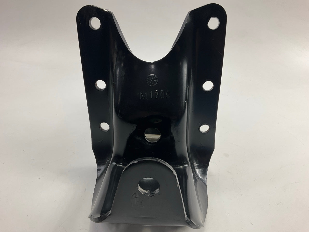 Automann M1709 Leaf Spring Hanger Replaces 1614416000, 2JD533, R86706