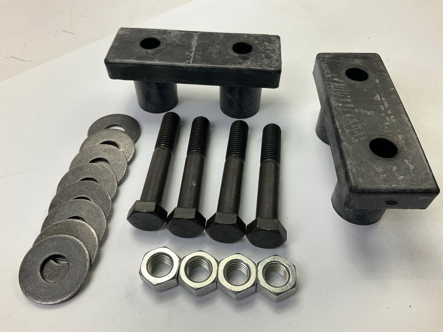 Automann M17404K2 Motor Mount Kit Replaces Kenworth K066-247, K066-282, K066-320