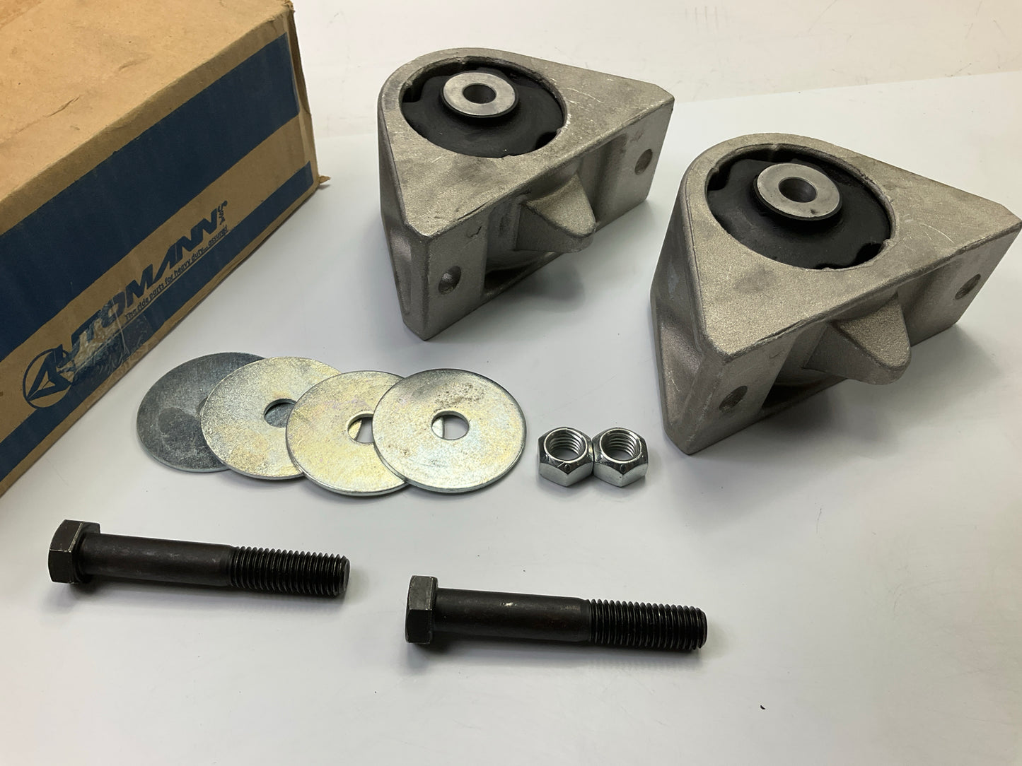 Automann M17419K2 Cabin Mount Kit For Freightliner Columbia & Century (Pre 2003)