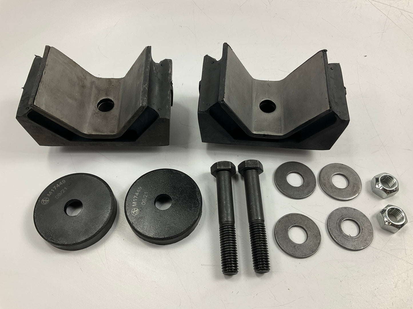 Automann M17437K2 Motor Mount Kit Replaces International # 1664728C1, 1664728C2