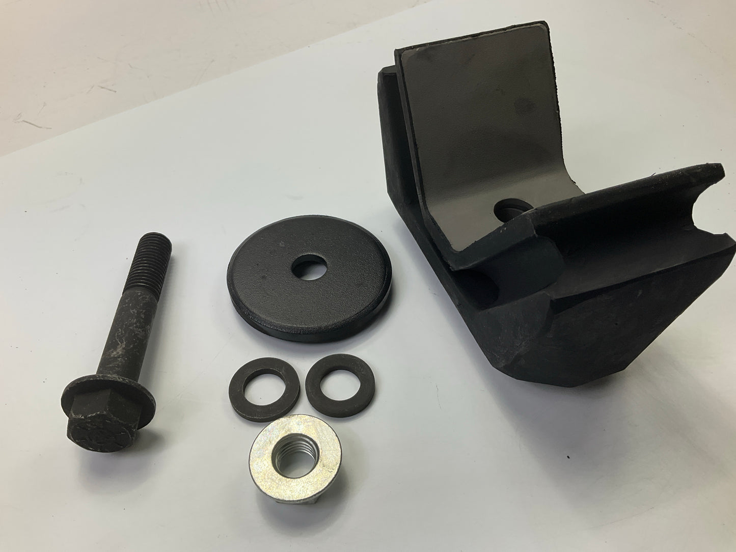 Automann M17445K Rear Lower Motor Mount Kit Replaces IHC 3613279C2, 3613279C3,