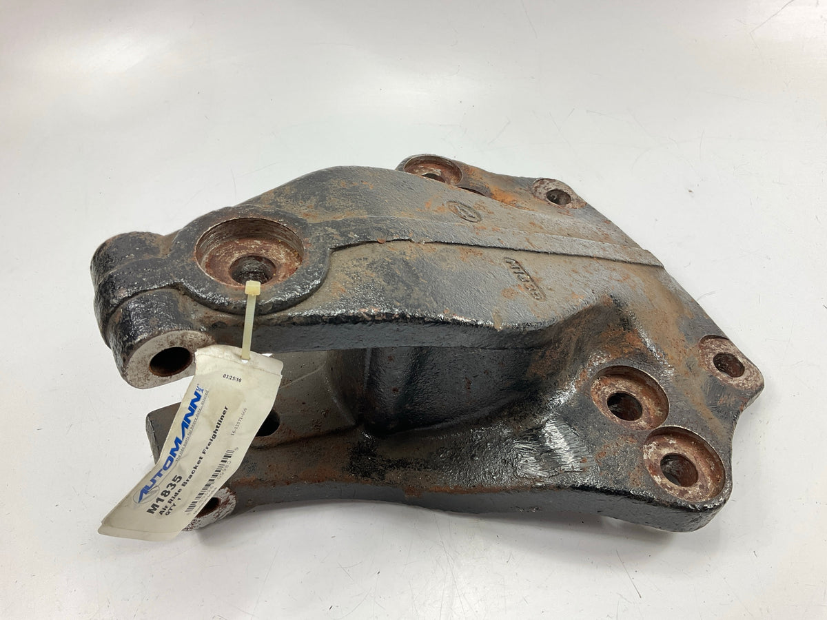 RUST #1 - SEE PHOTOS Automann M1835 Leaf Spring Hanger 16-12571, 16-12571-000