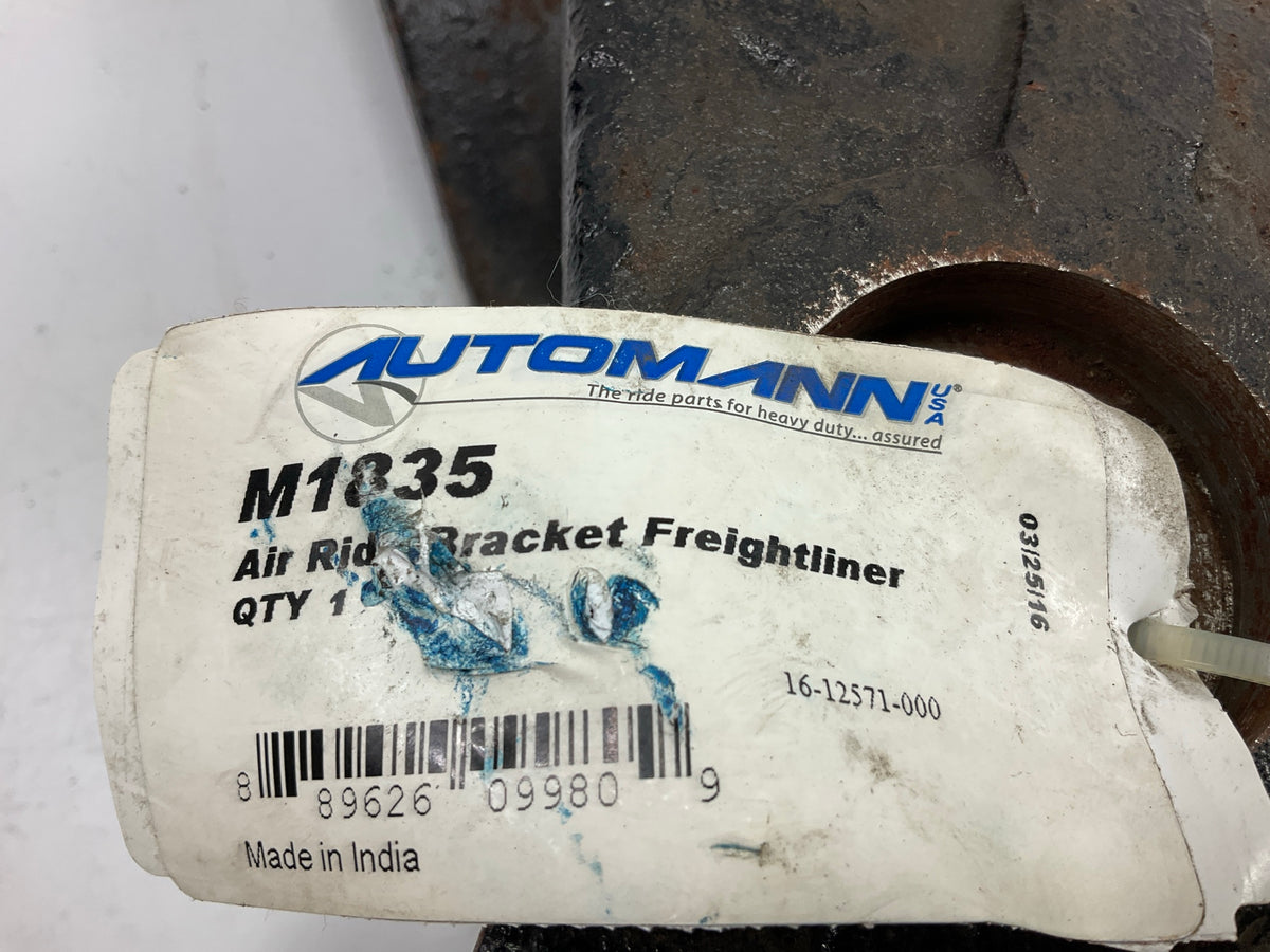 RUST SEE PHOTOS Automann M1835 Leaf Spring Hanger Replace 16-12571, 16-12571-000