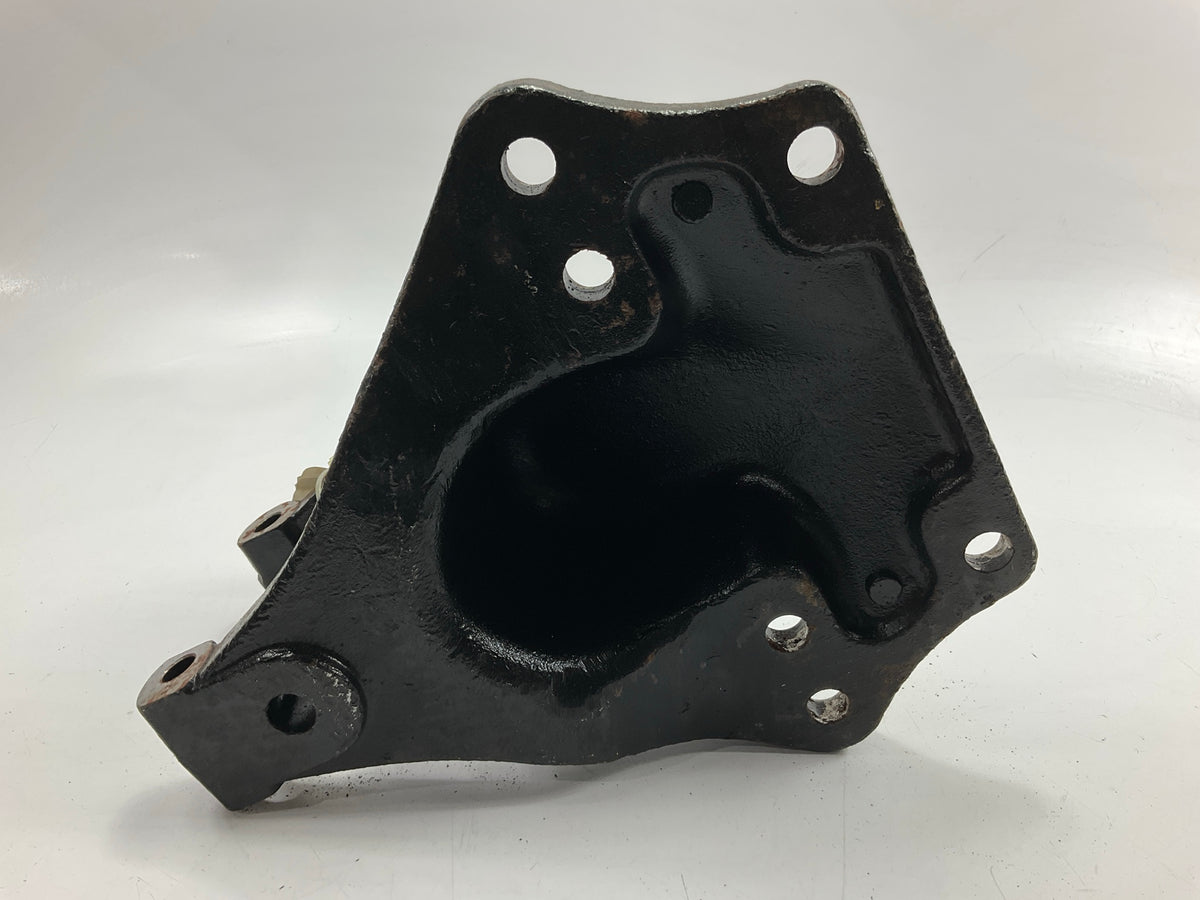 RUST SEE PHOTOS Automann M1835 Leaf Spring Hanger Replace 16-12571, 16-12571-000