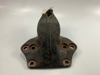 RUST SEE PHOTOS Automann M1835 Leaf Spring Hanger Replace 16-12571, 16-12571-000