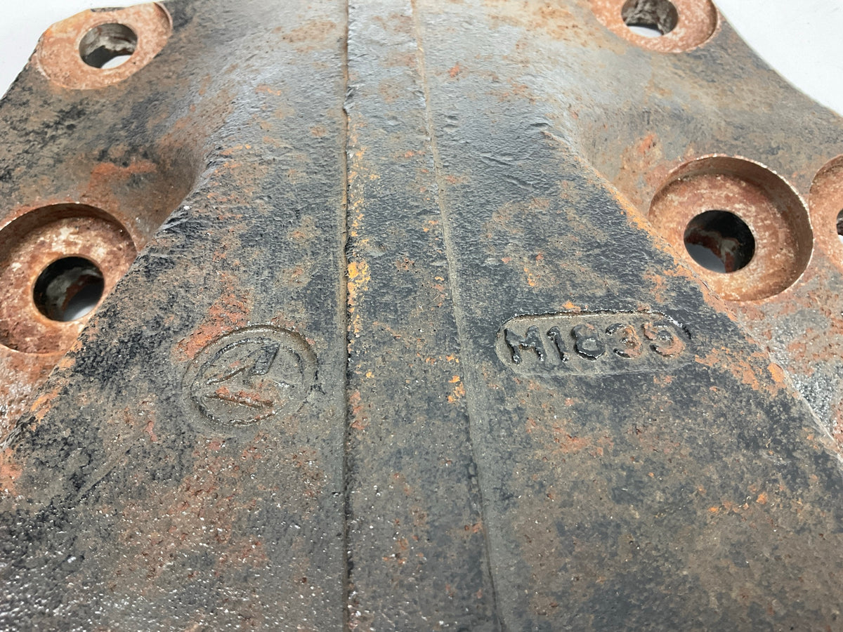 RUST SEE PHOTOS Automann M1835 Leaf Spring Hanger Replace 16-12571, 16-12571-000