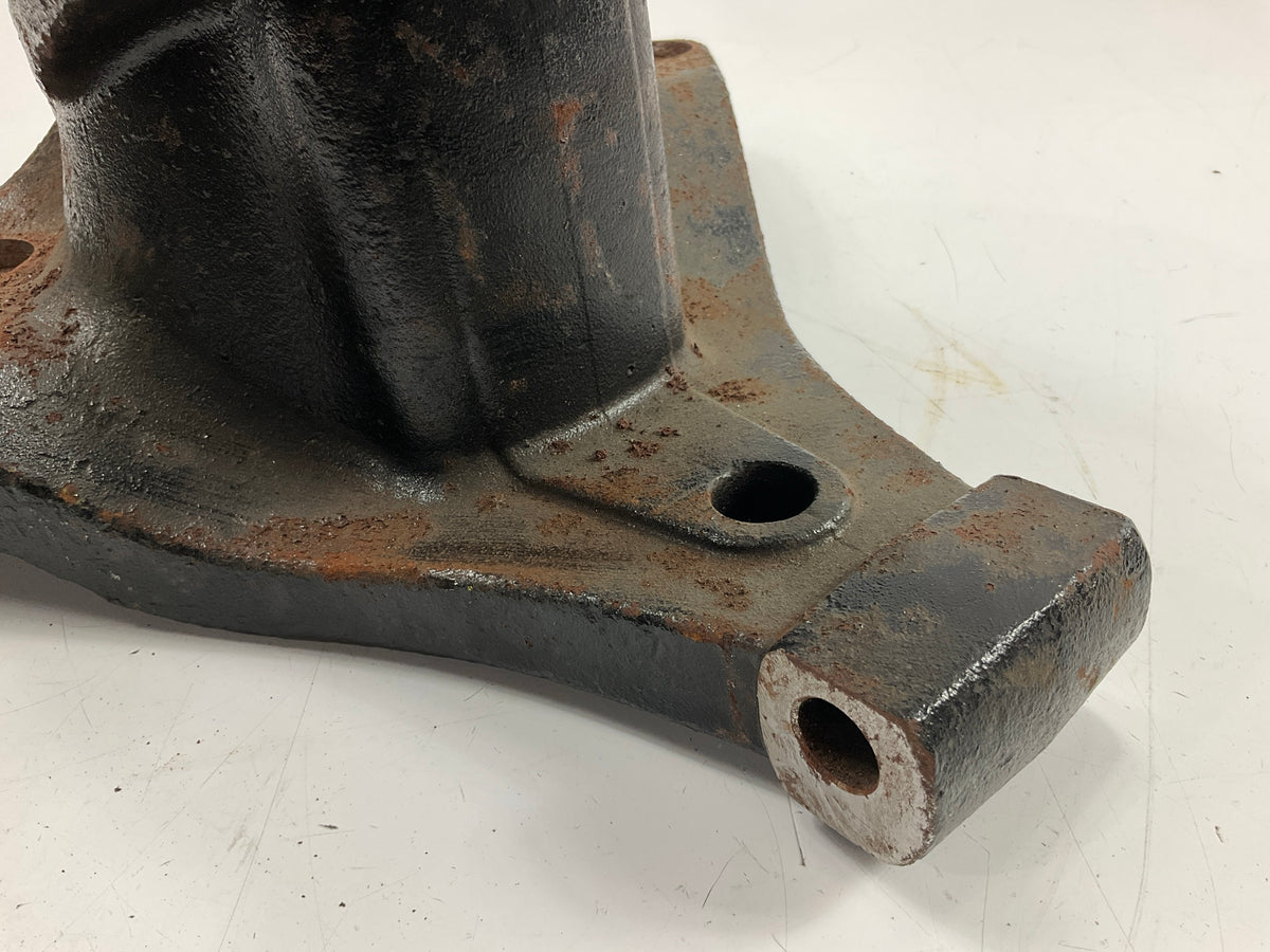RUST SEE PHOTOS Automann M1835 Leaf Spring Hanger Replace 16-12571, 16-12571-000