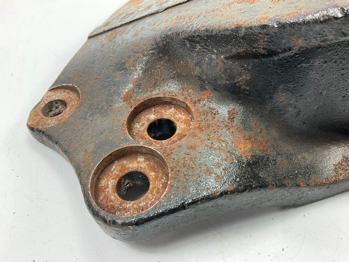 RUST SEE PHOTOS Automann M1835 Leaf Spring Hanger Replace 16-12571, 16-12571-000