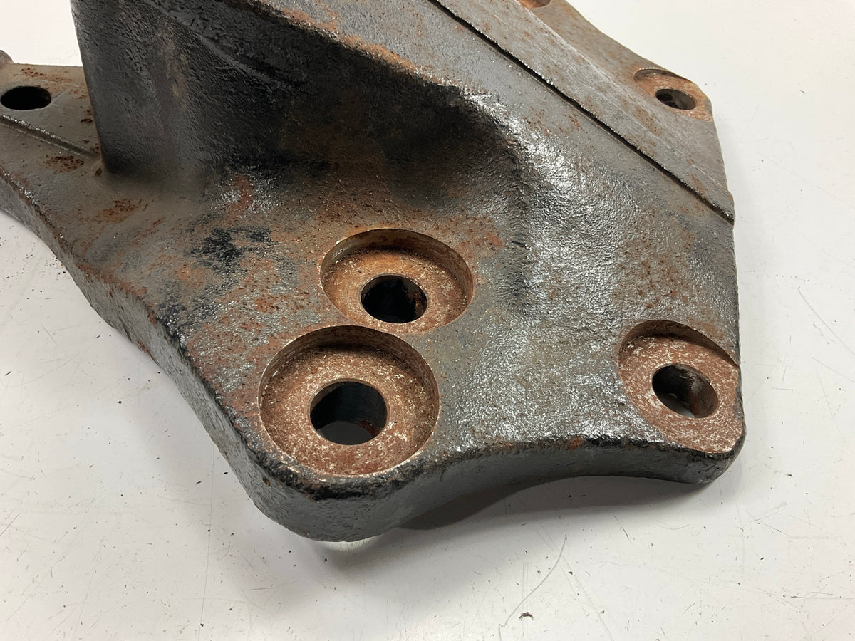 RUST SEE PHOTOS Automann M1835 Leaf Spring Hanger Replace 16-12571, 16-12571-000