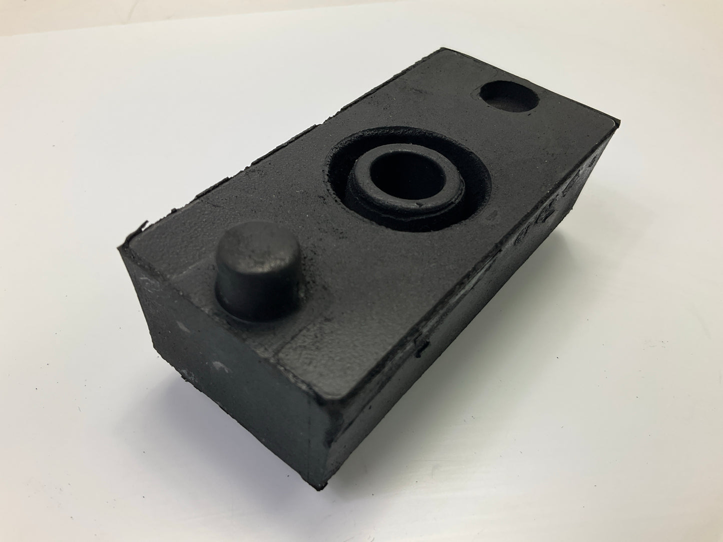Automann M203057 Radiator Mount, Replaces Navistar 3532990C1