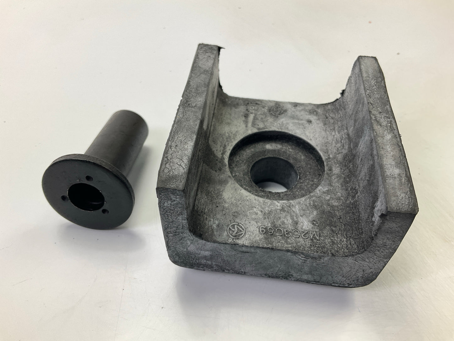 Automann M203069 Cab Mount Insulator Replaces International 449713C1, 449713C2