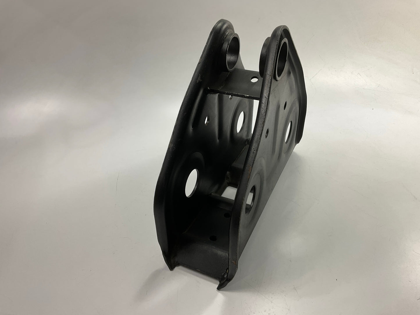 Automann M21196 Center Hanger Replaces Fruehauf UCF006672001