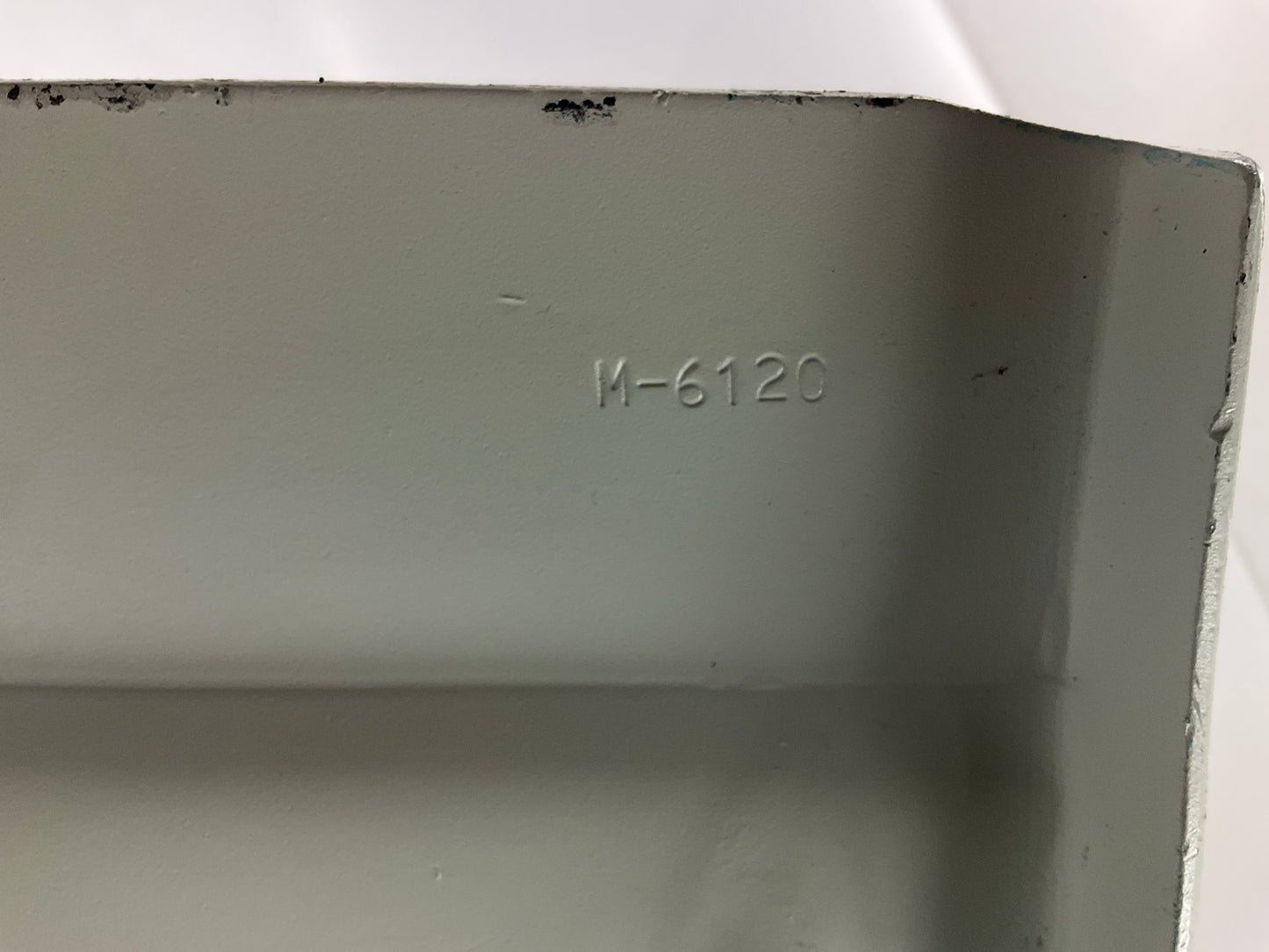 Automann M6120 - Front Under Moutn Hanger Narrow Undermount For Fruehauf