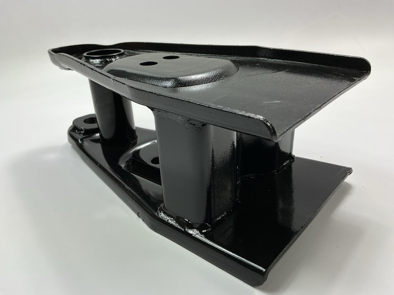 Automann M8290 Hutch Center Leaf Spring Hanger - Replaces E2911, R302911