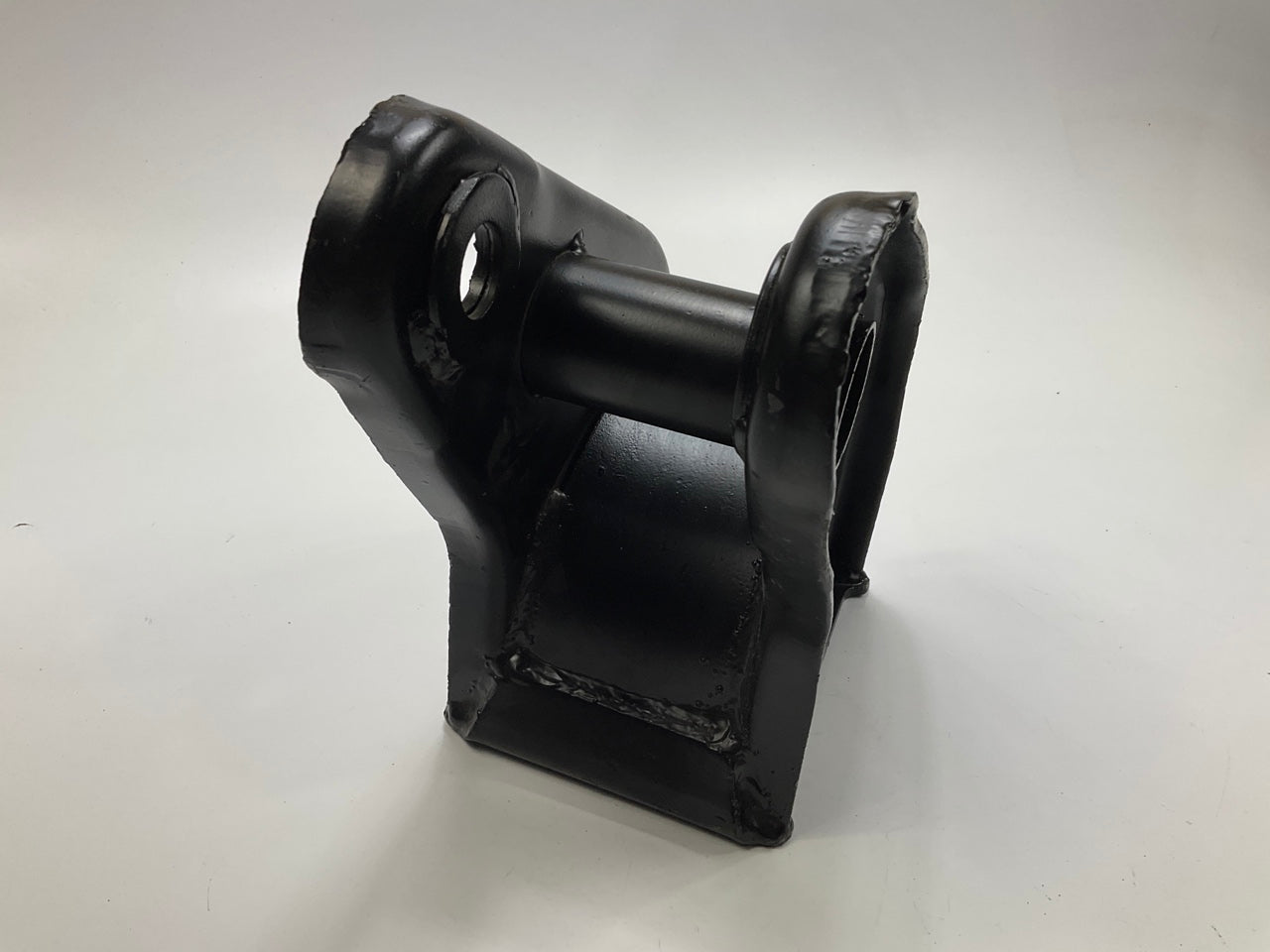 Automann M8294 Hutch Style Suspension Front Hanger Under Mount 20728-01, E-2913A