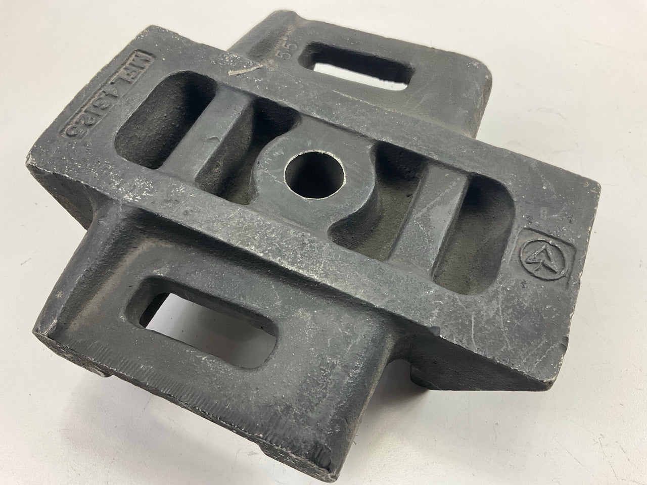 Automann MFL46125 Axle Seat, 5.5 Degree For Freightliner FAS Airliner II