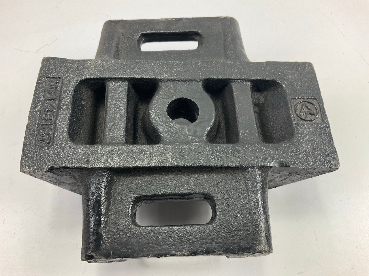 Automann MFL46167 Axle Seat, 4.5 Degree For Freightliner FAS Airliner II