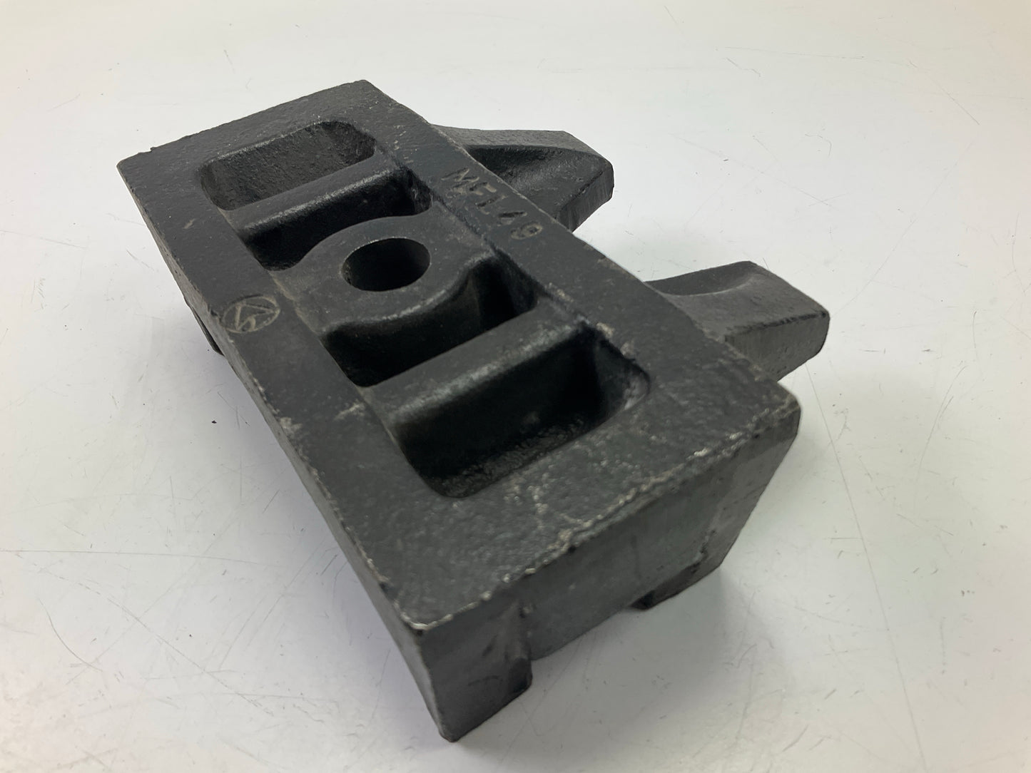 Automann MFL49 Left Axle Seat, Replaces # 1614059002, A6813253719