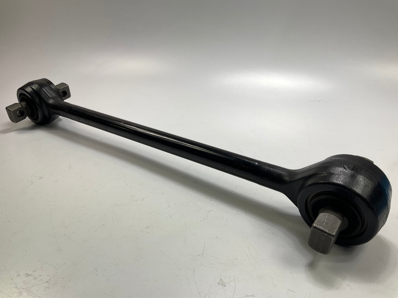 Automann MFL70 Axle Torque Rod, 26.42'' For Freightliner Tuftrac (16-15004-000)