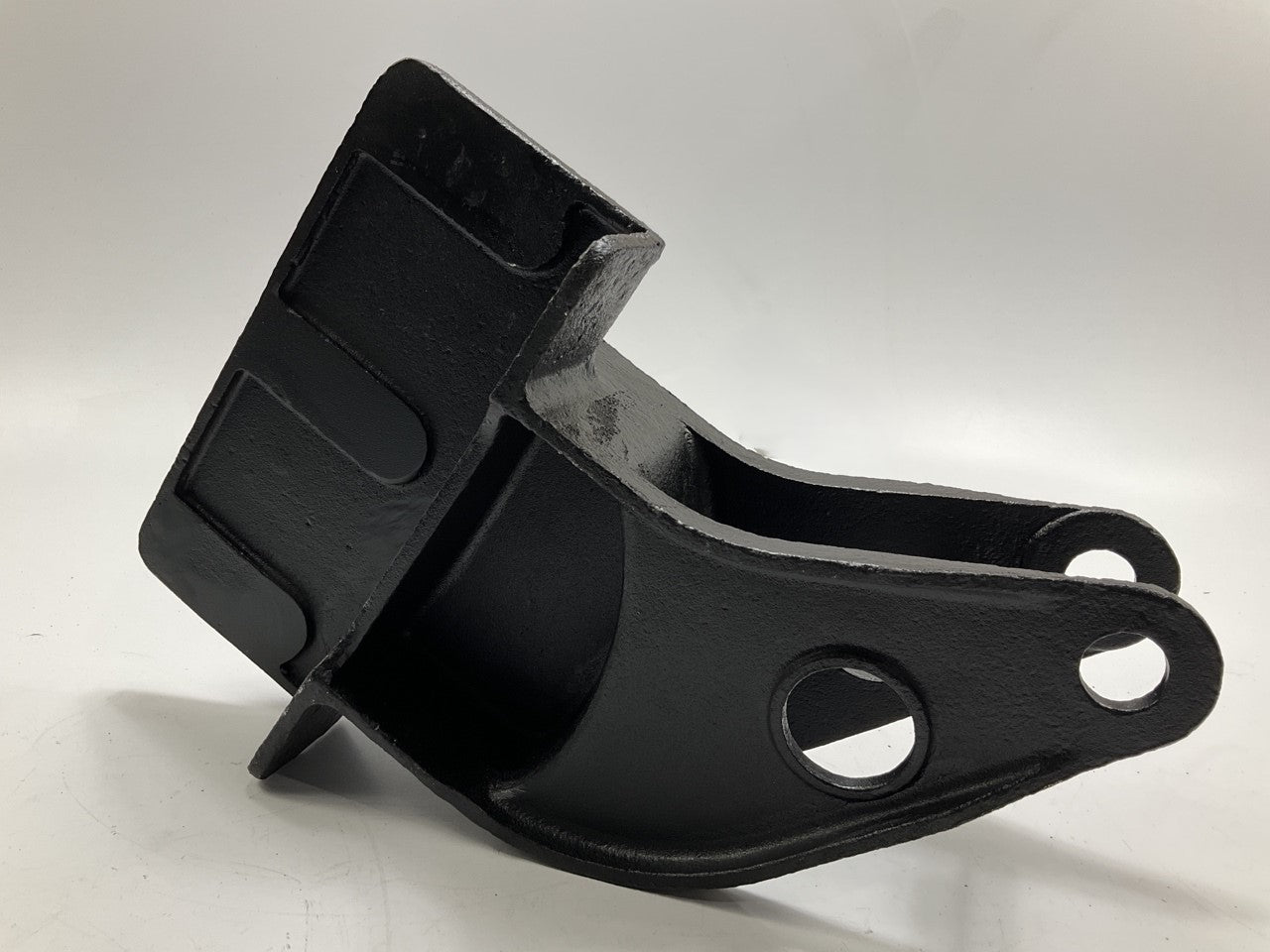 Automann MH808 Front Left Flange Mount Hanger, Replaces Hutch # 70209