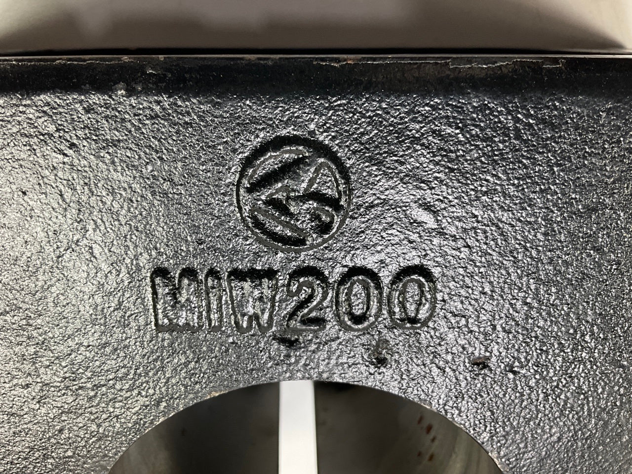 Automann MIW200 Trunnion Hanger, 4-1/2'' High - Hutch H440/900 Trailer