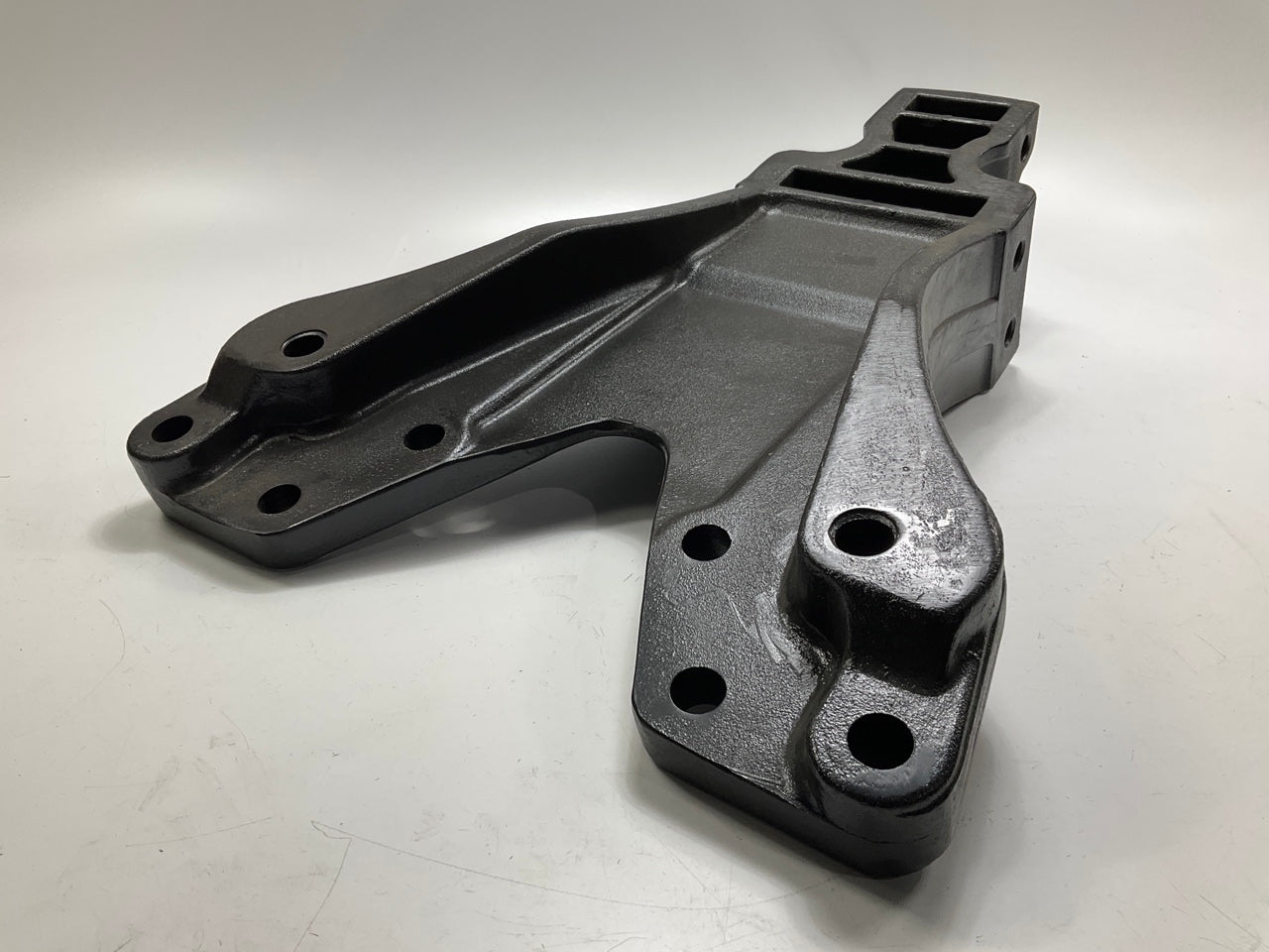 Automann MK16917 Aluminum Center Frame Bracket For Kenworth Airglide 100