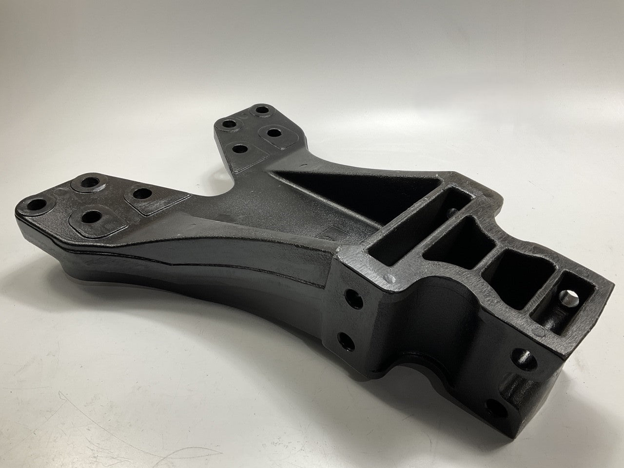 Automann MK16917 Aluminum Center Frame Bracket For Kenworth Airglide 100