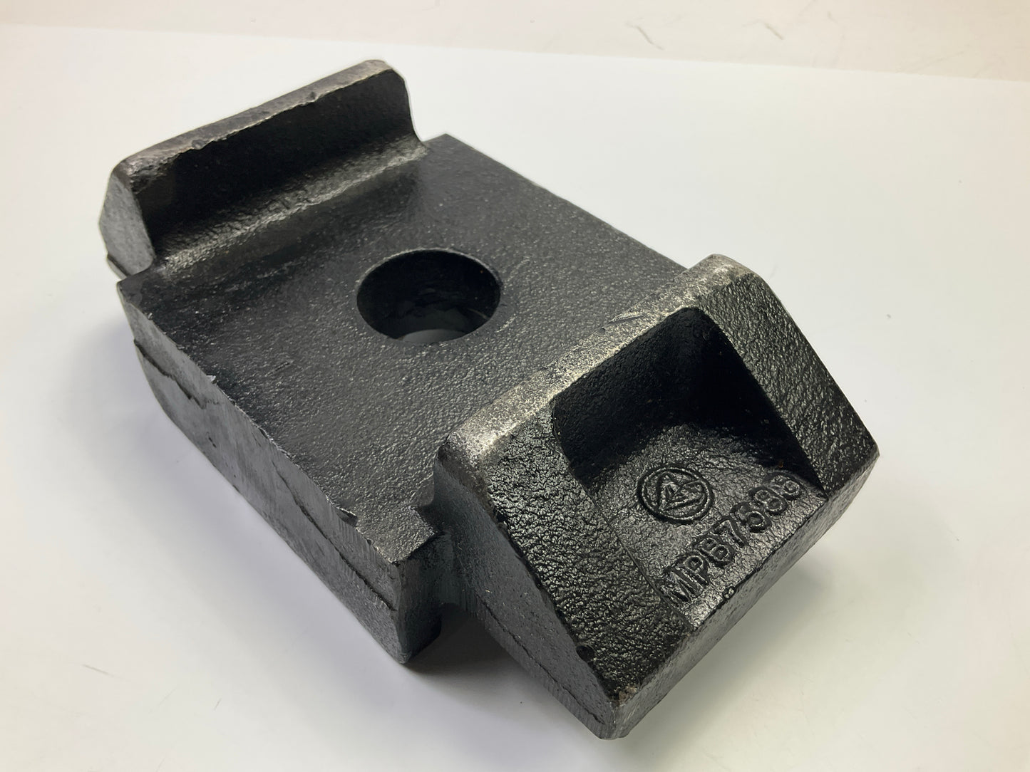 Automann MPB7588 Axle Seat Replaces Peterbilt 03-07188