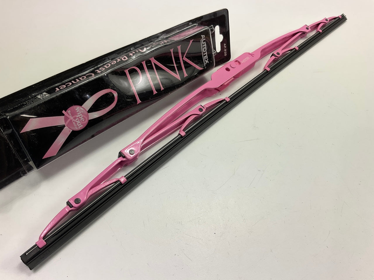 AutoTex PINK Plus AP-P20 Metal Windshield Wiper Blade With Pink Frame - 20''