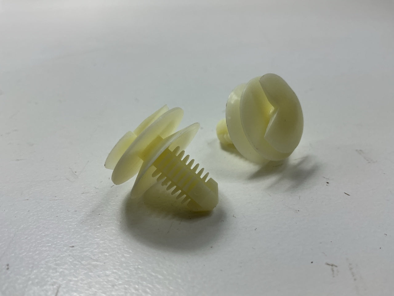 (50) Auveco 10621 Door Trim Panel & Headliner Retainer Clips 1971-Up GM