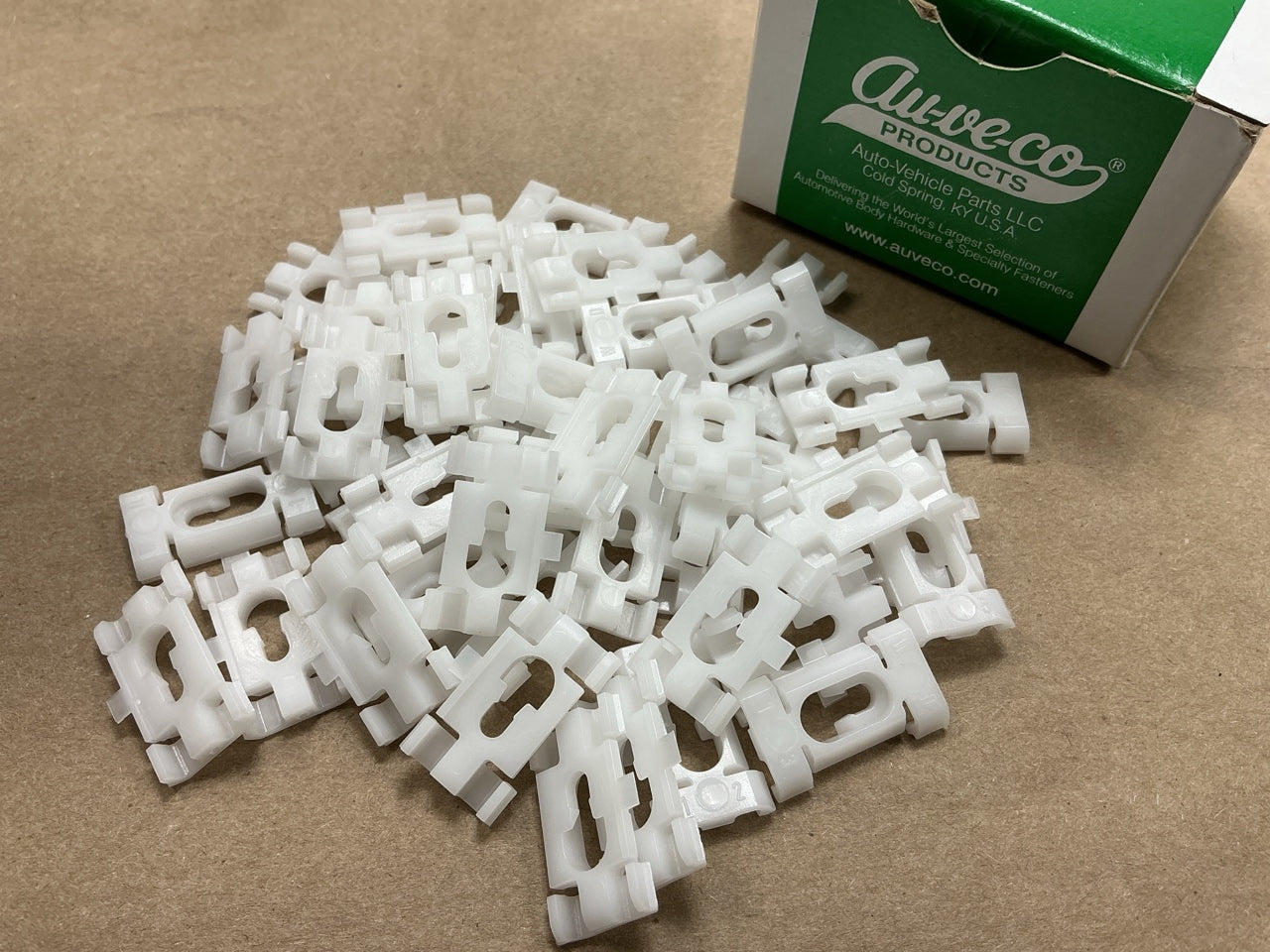 Auveco 12563 Door Quarter Belt Reveal Moulding Clips Retainer Qty 50