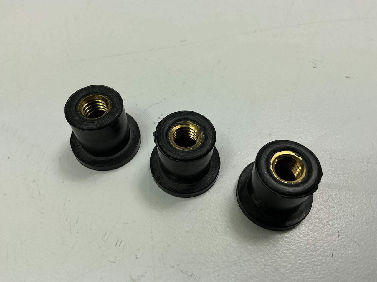 (10) Auveco 13011 Rubber Well Nut, Thread Size 5/16''-18, Brass Insert