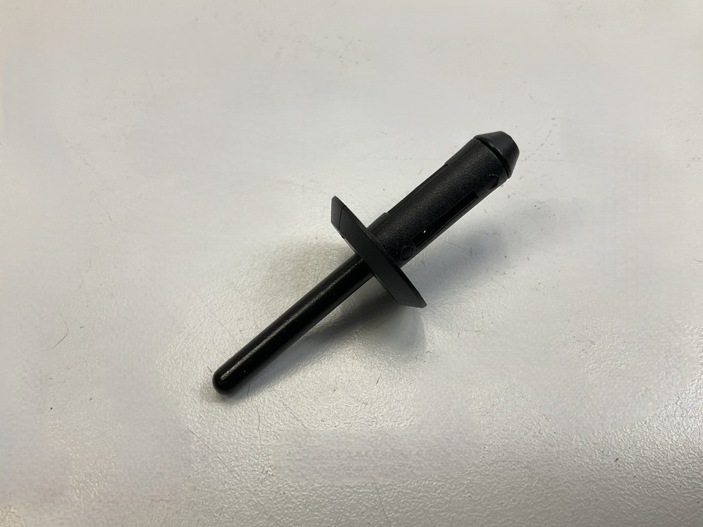 Auveco 13753 Nylon Blind Rivet Diameter 17/64'' Grip 3/32''-3/16'' Qty 25