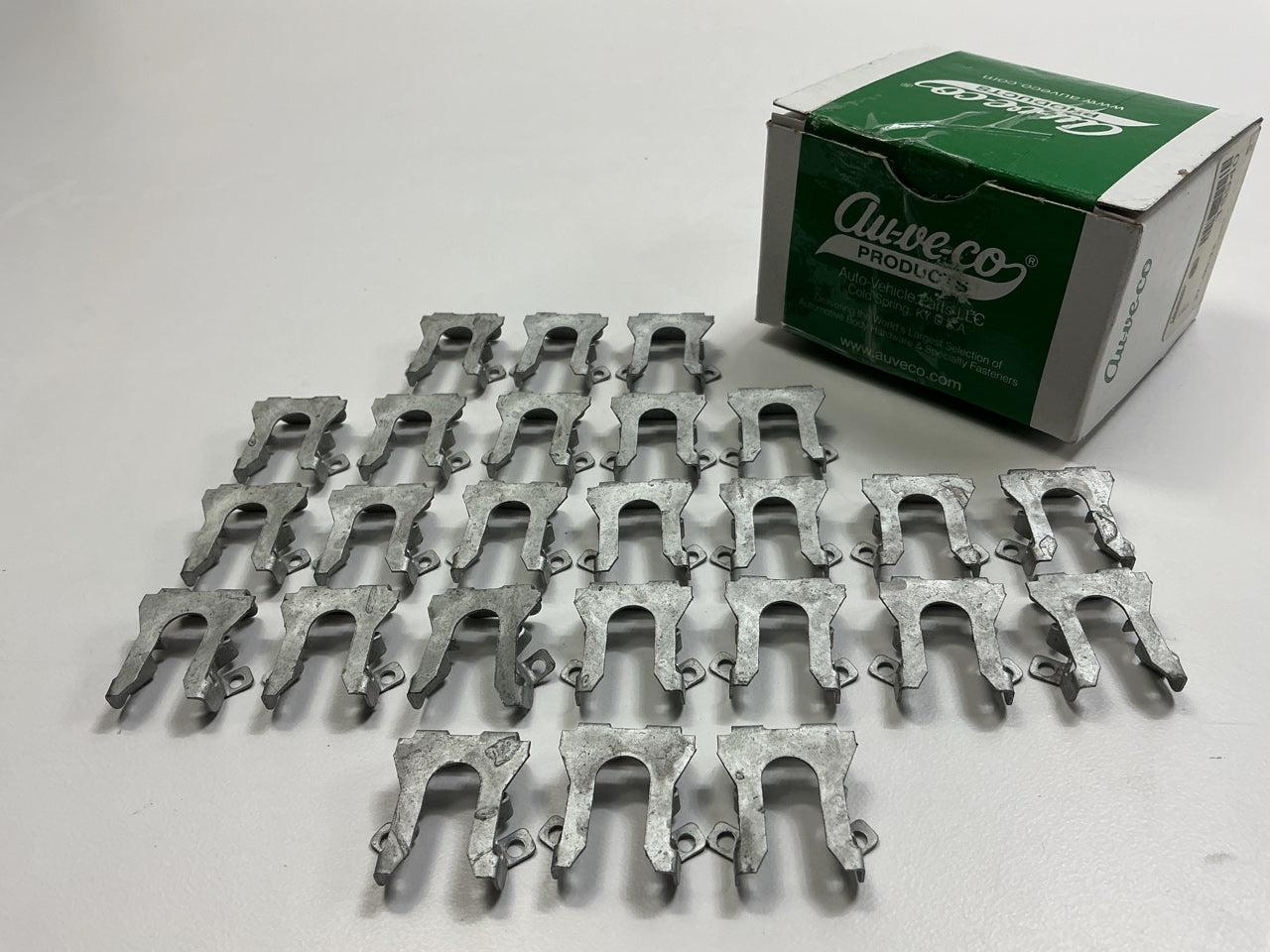 Auveco 15940 Headlight Component Pivot Retaining Clip Qty 25