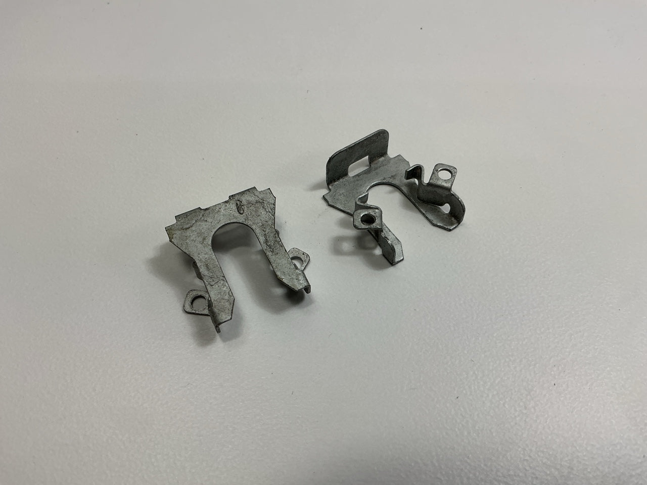 Auveco 15940 Headlight Component Pivot Retaining Clip Qty 25