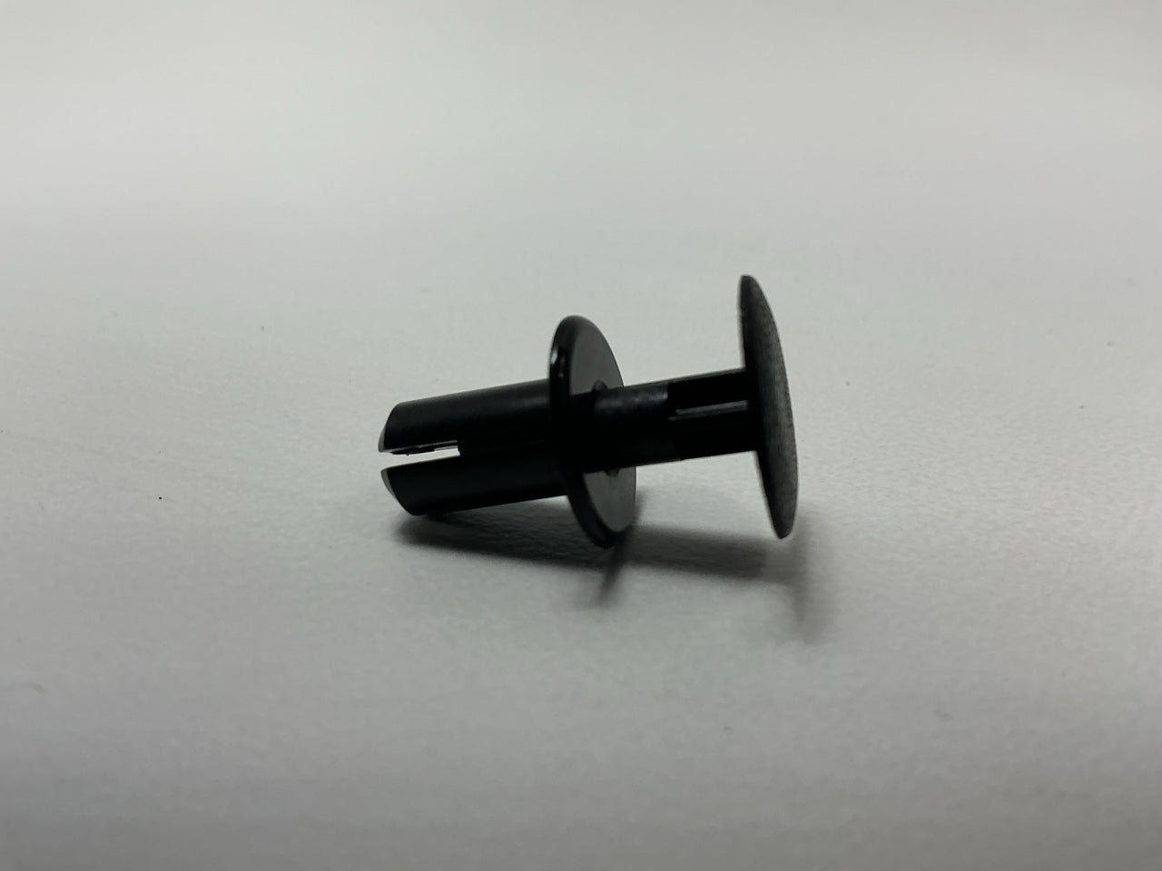 (15) Auveco 20580 Bumper Cover & Garnish Clips