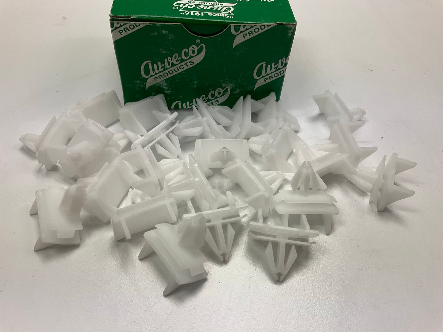Auveco 20827 Rocker Moulding Clip Top Head 14mm X 27mm Fit Into 9mm Hole Qty 25