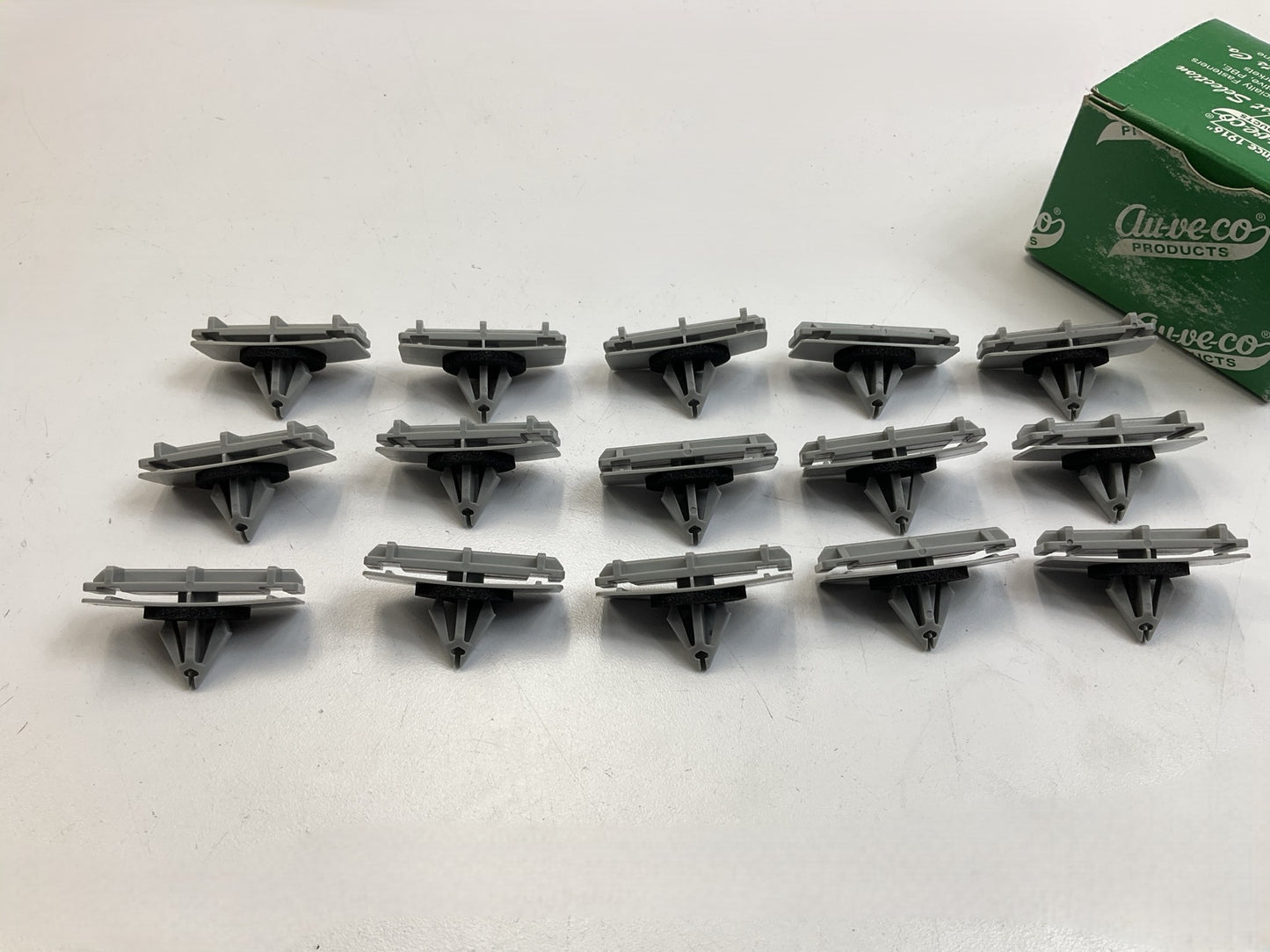 (15) Auveco 20887 Fender Flare Moulding Clip Qty 15