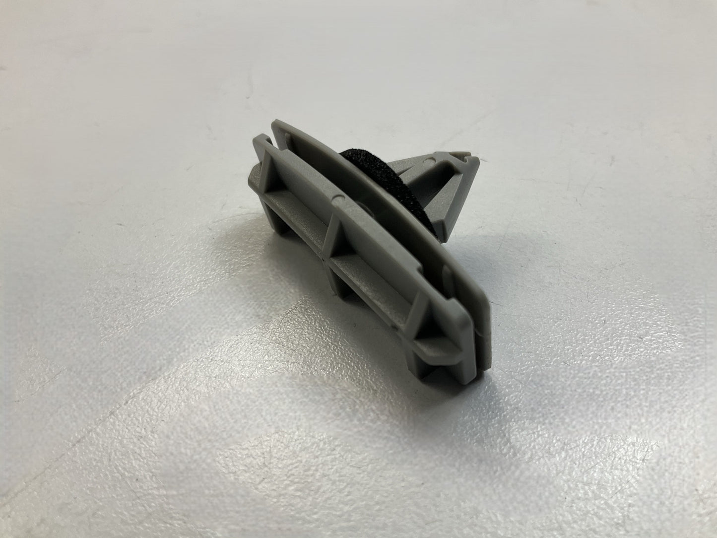 (15) Auveco 20887 Fender Flare Moulding Clip Qty 15